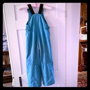 Girls Columbia SNOW BIB
Durable and warm!